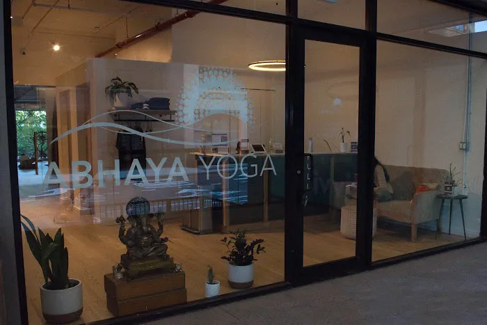 Abhaya Yoga Dumbo 4