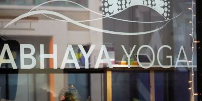 Abhaya Yoga Dumbo